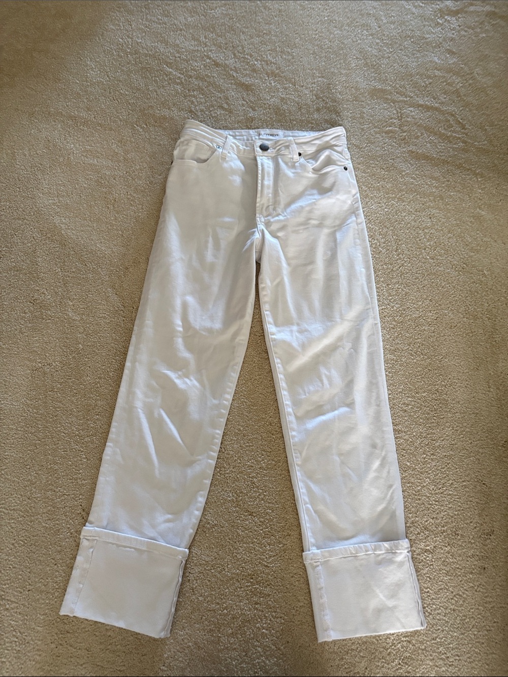 Evereve White Straight-Leg Cuffed Jeans